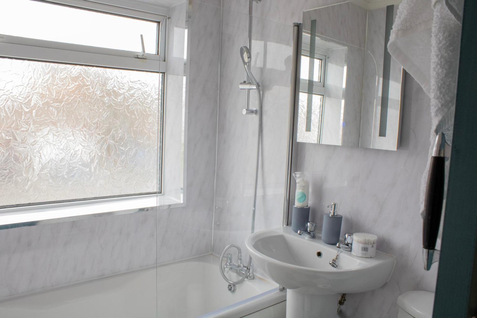 Harvard House, Stylish 3 Bedroom House In Solihull 5 Mins To The Nec, Bhx ,Jlr With Free Parking Birmingham Exterior foto