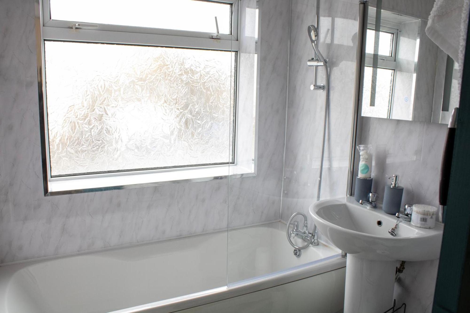 Harvard House, Stylish 3 Bedroom House In Solihull 5 Mins To The Nec, Bhx ,Jlr With Free Parking Birmingham Exterior foto
